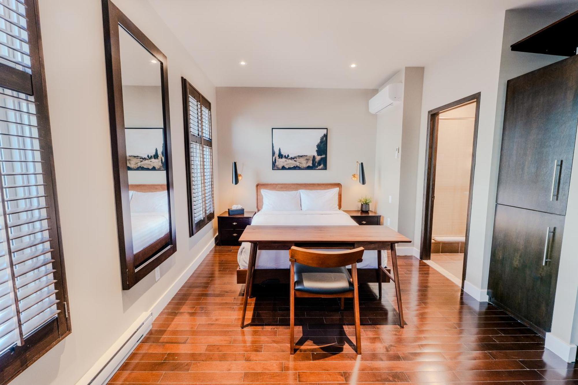 Self Check-In Boutique Hotel - Quartier Latin - Room 302 — Photos 1
