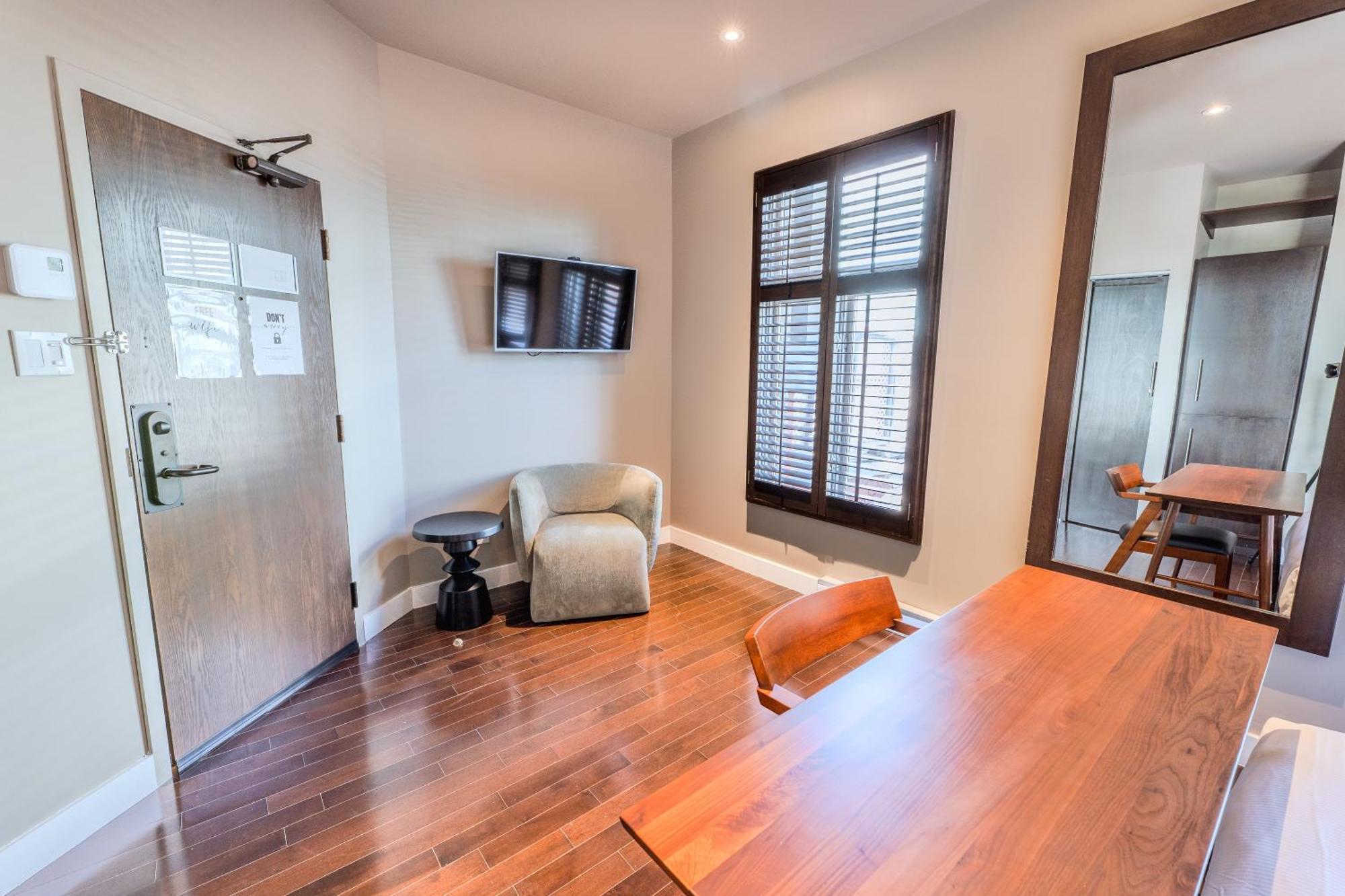 Self Check-In Boutique Hotel - Quartier Latin - Room 302 — Photos 2